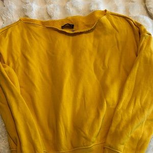 Carbon 38 off the shoulder sweatshirt